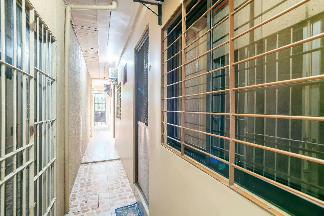 ** Hotel Conrado's Apartelle Paranaque City Filipinas